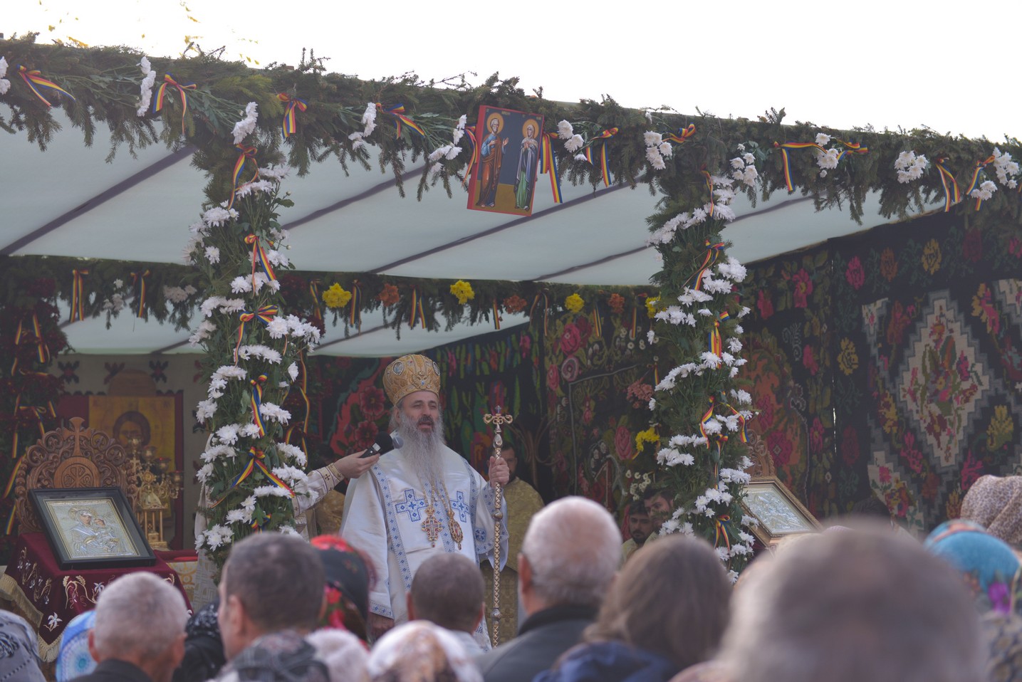 Sfințire de biserică la Avrămeni: „Domnul Hristos nu dorește să rămână cu forța în viața noastră” Sfințire de biserică la Avrămeni: „Domnul Hristos nu dorește să rămână cu forța în viața noastră”