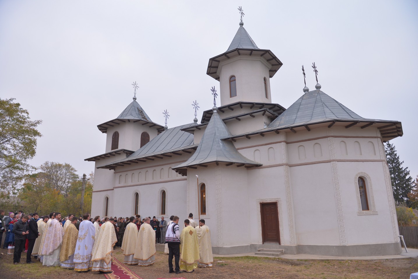 Sfințire de biserică la Avrămeni: „Domnul Hristos nu dorește să rămână cu forța în viața noastră” Sfințire de biserică la Avrămeni: „Domnul Hristos nu dorește să rămână cu forța în viața noastră”