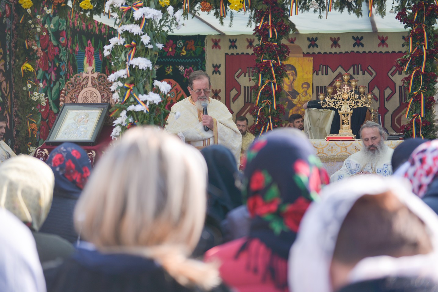 Sfințire de biserică la Avrămeni: „Domnul Hristos nu dorește să rămână cu forța în viața noastră” Sfințire de biserică la Avrămeni: „Domnul Hristos nu dorește să rămână cu forța în viața noastră”