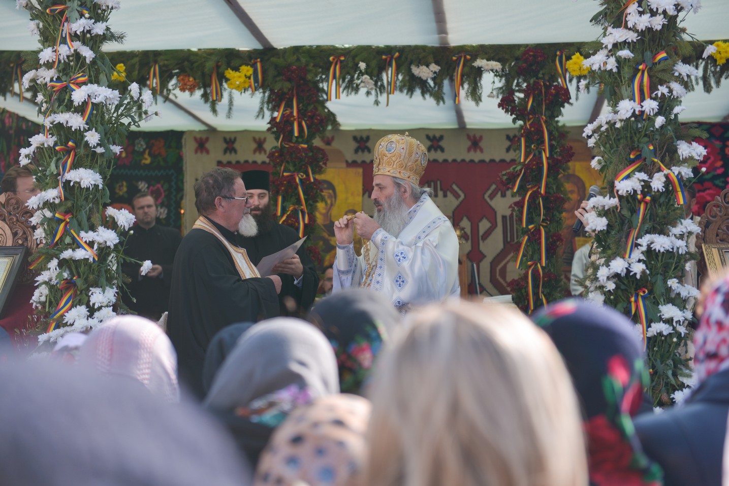 Sfințire de biserică la Avrămeni: „Domnul Hristos nu dorește să rămână cu forța în viața noastră” Sfințire de biserică la Avrămeni: „Domnul Hristos nu dorește să rămână cu forța în viața noastră”