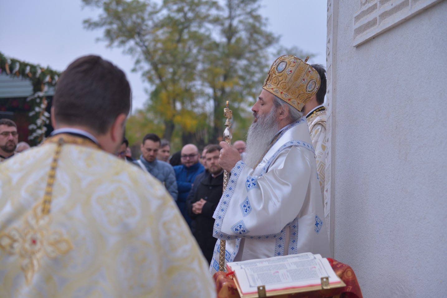 Sfințire de biserică la Avrămeni: „Domnul Hristos nu dorește să rămână cu forța în viața noastră” Sfințire de biserică la Avrămeni: „Domnul Hristos nu dorește să rămână cu forța în viața noastră”