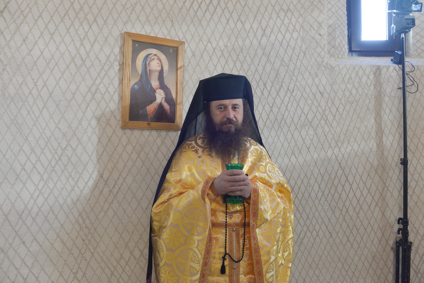 Foto: Constantin Comici 2 ierarhi, la sfințirea bisericii parohiale din Buzeni: „Constituţia Bisericii este Dumnezeiasca Scriptură”