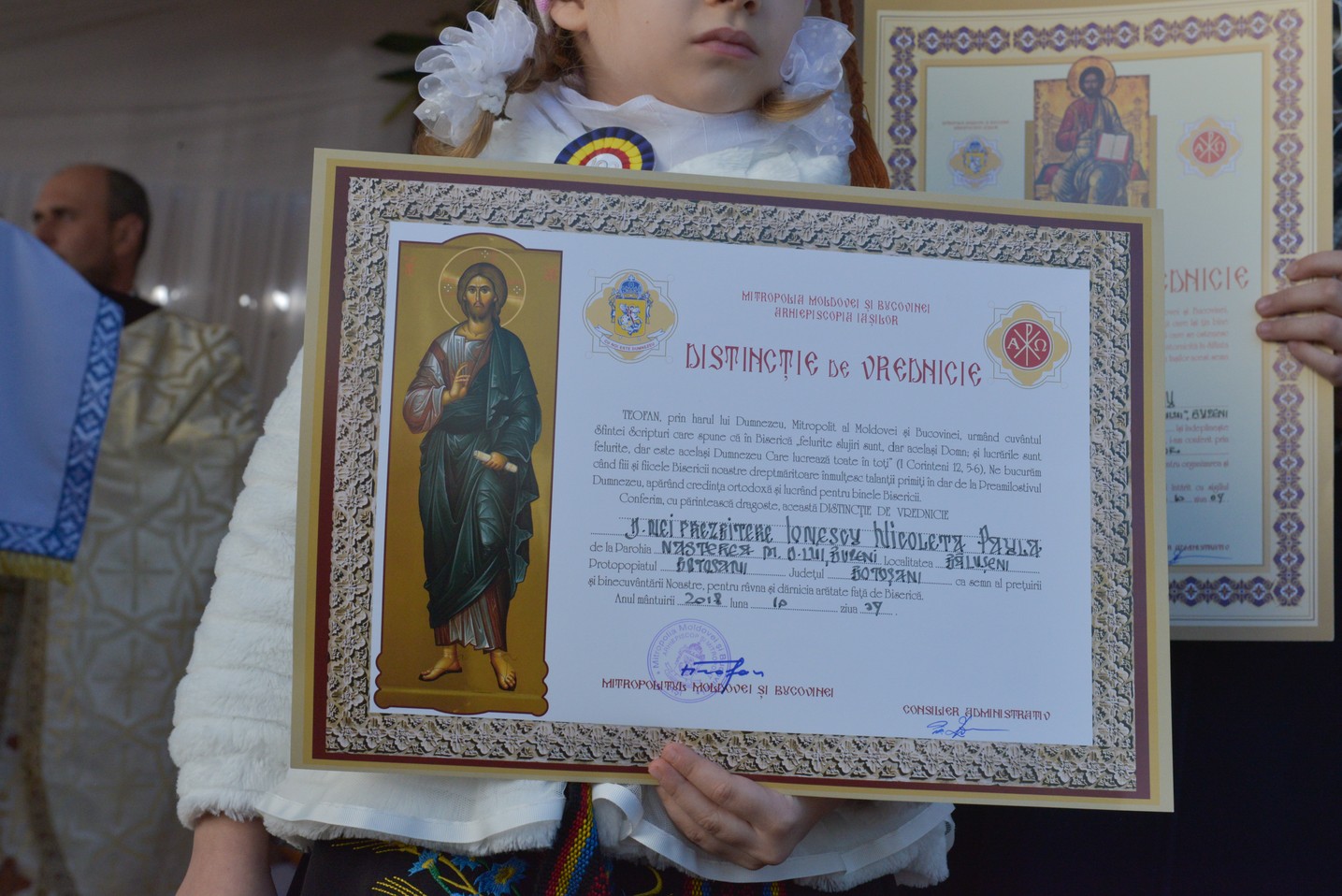 Foto: Constantin Comici 2 ierarhi, la sfințirea bisericii parohiale din Buzeni: „Constituţia Bisericii este Dumnezeiasca Scriptură”