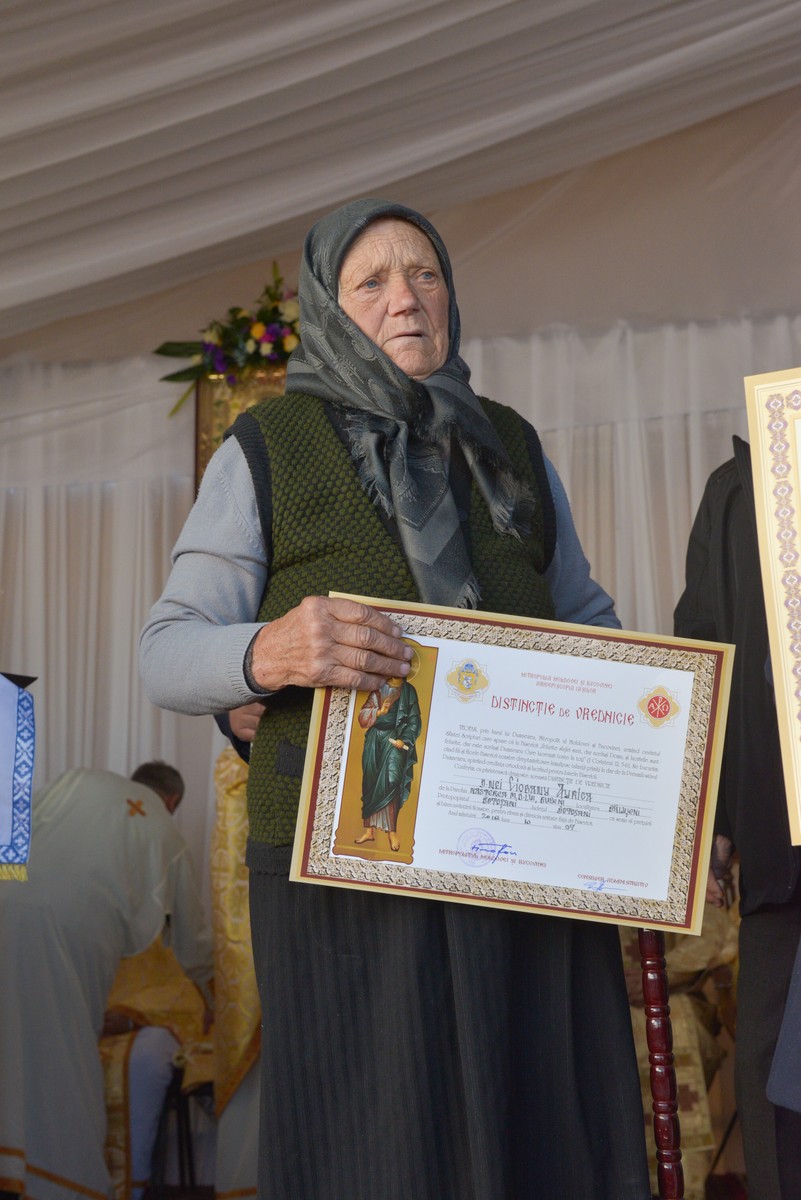 Foto: Constantin Comici 2 ierarhi, la sfințirea bisericii parohiale din Buzeni: „Constituţia Bisericii este Dumnezeiasca Scriptură”