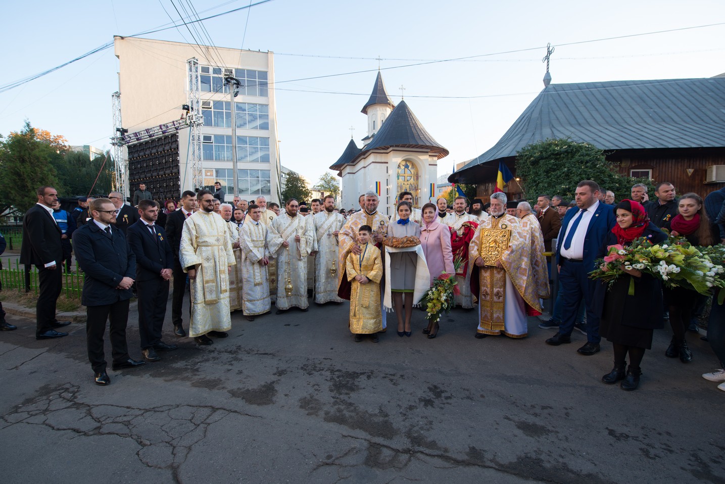 Sărbătoare istorică în Campusul universitar Tudor Vladimirescu: Biserica „Sfântul Mucenic Iulian din Tars” a fost sfințită