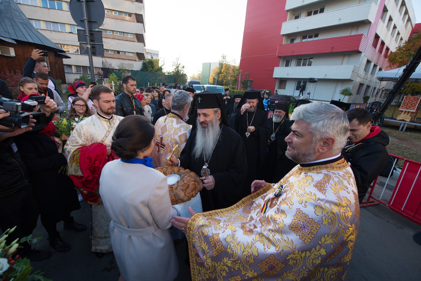 Sărbătoare istorică în Campusul universitar Tudor Vladimirescu: Biserica „Sfântul Mucenic Iulian din Tars” a fost sfințită