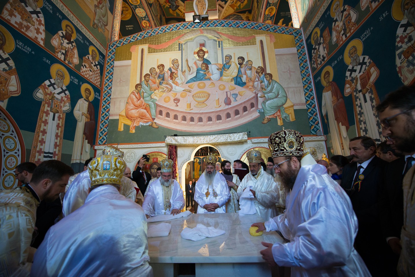 Sărbătoare istorică în Campusul universitar Tudor Vladimirescu: Biserica „Sfântul Mucenic Iulian din Tars” a fost sfințită