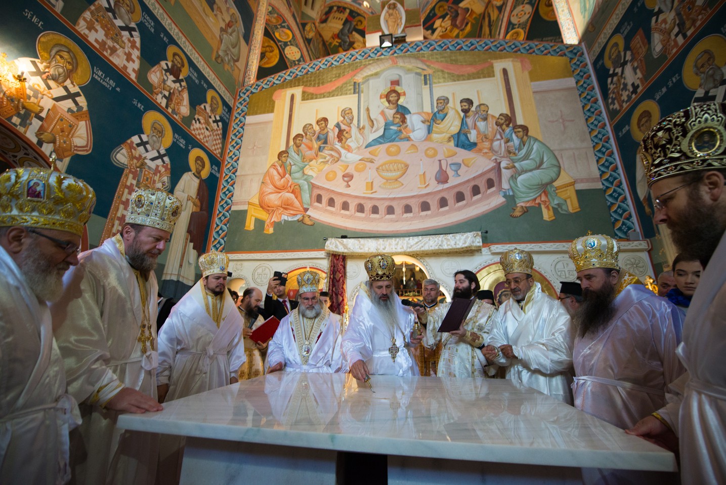 Sărbătoare istorică în Campusul universitar Tudor Vladimirescu: Biserica „Sfântul Mucenic Iulian din Tars” a fost sfințită