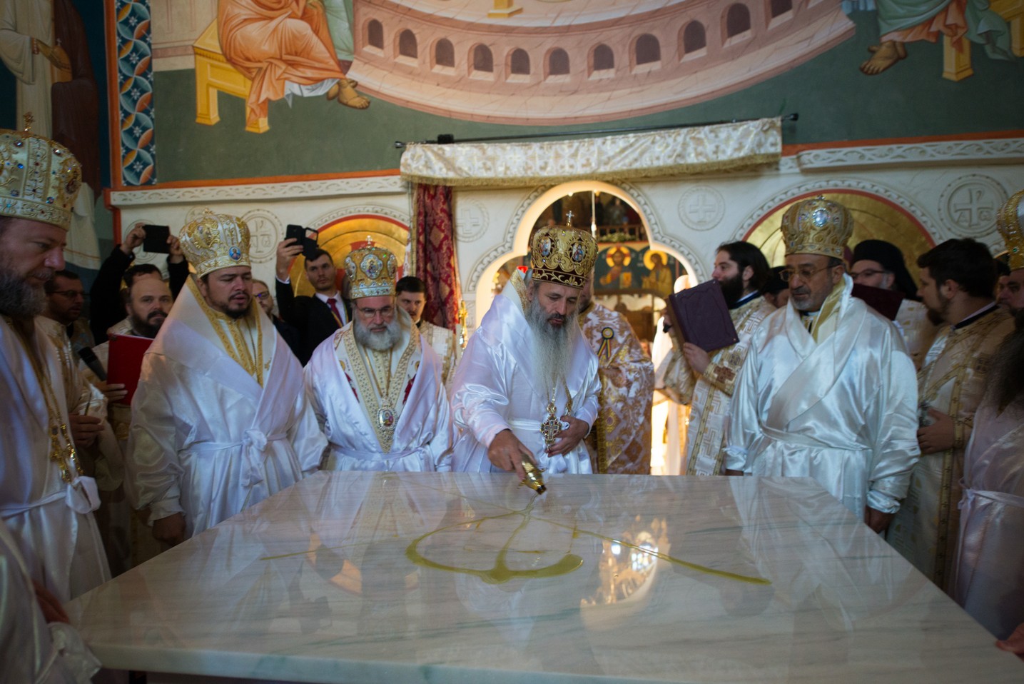 Sărbătoare istorică în Campusul universitar Tudor Vladimirescu: Biserica „Sfântul Mucenic Iulian din Tars” a fost sfințită