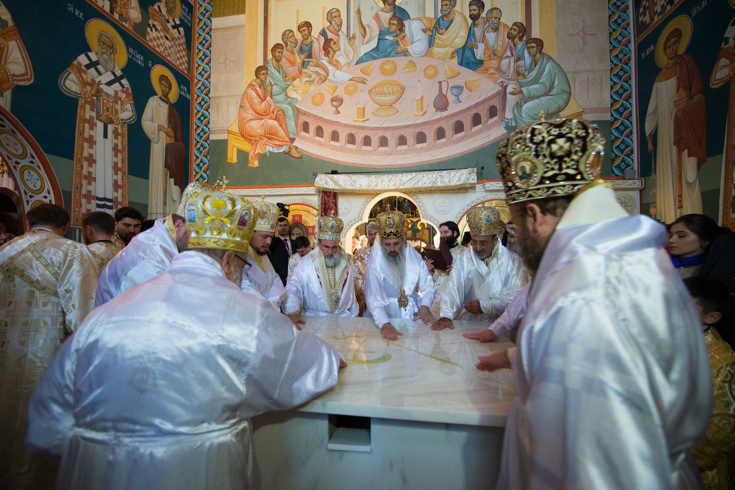 Sărbătoare istorică în Campusul universitar Tudor Vladimirescu: Biserica „Sfântul Mucenic Iulian din Tars” a fost sfințită