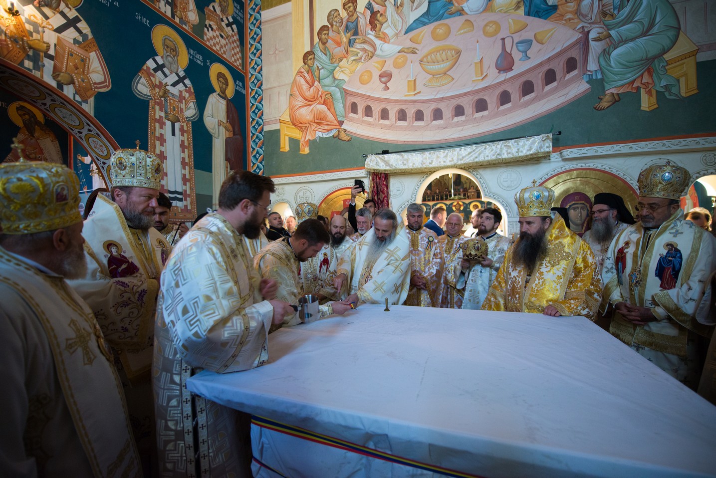 Sărbătoare istorică în Campusul universitar Tudor Vladimirescu: Biserica „Sfântul Mucenic Iulian din Tars” a fost sfințită