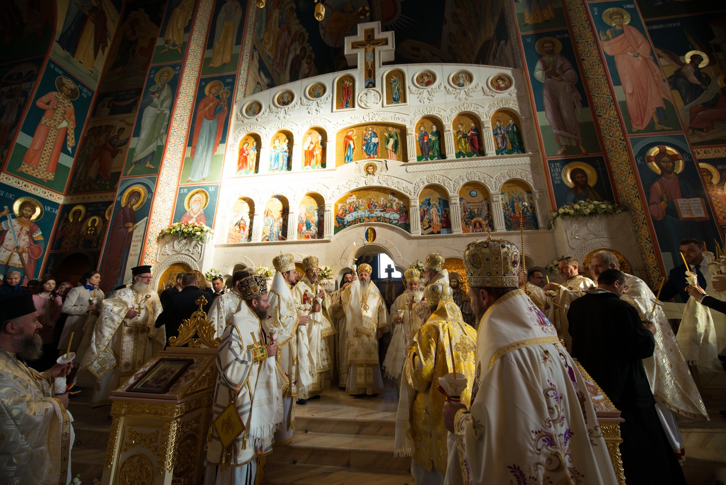 Sărbătoare istorică în Campusul universitar Tudor Vladimirescu: Biserica „Sfântul Mucenic Iulian din Tars” a fost sfințită