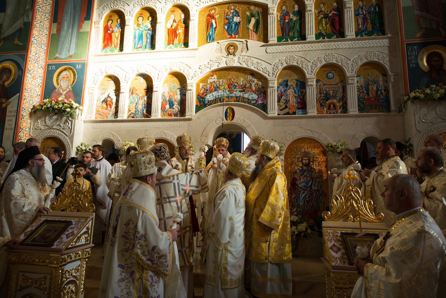 Sărbătoare istorică în Campusul universitar Tudor Vladimirescu: Biserica „Sfântul Mucenic Iulian din Tars” a fost sfințită