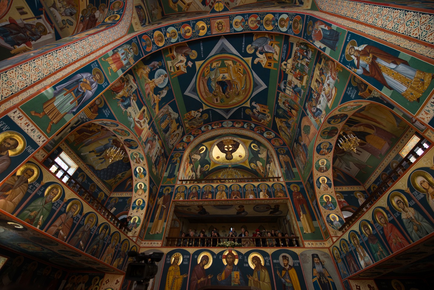 Sărbătoare istorică în Campusul universitar Tudor Vladimirescu: Biserica „Sfântul Mucenic Iulian din Tars” a fost sfințită