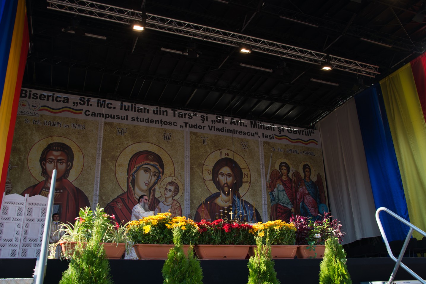 Sărbătoare istorică în Campusul universitar Tudor Vladimirescu: Biserica „Sfântul Mucenic Iulian din Tars” a fost sfințită