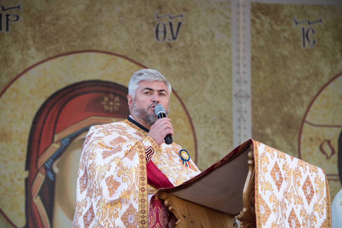 Sărbătoare istorică în Campusul universitar Tudor Vladimirescu: Biserica „Sfântul Mucenic Iulian din Tars” a fost sfințită