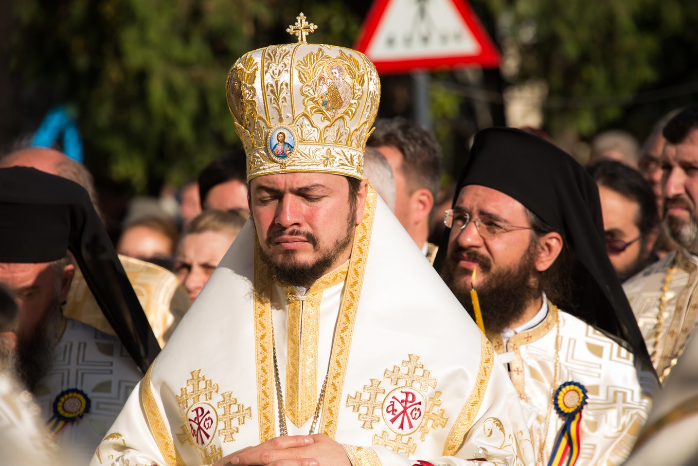 Sărbătoare istorică în Campusul universitar Tudor Vladimirescu: Biserica „Sfântul Mucenic Iulian din Tars” a fost sfințită