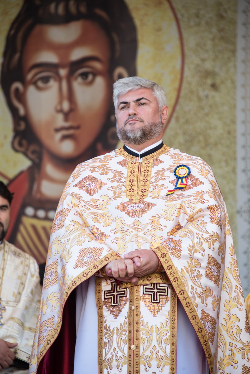 Sărbătoare istorică în Campusul universitar Tudor Vladimirescu: Biserica „Sfântul Mucenic Iulian din Tars” a fost sfințită