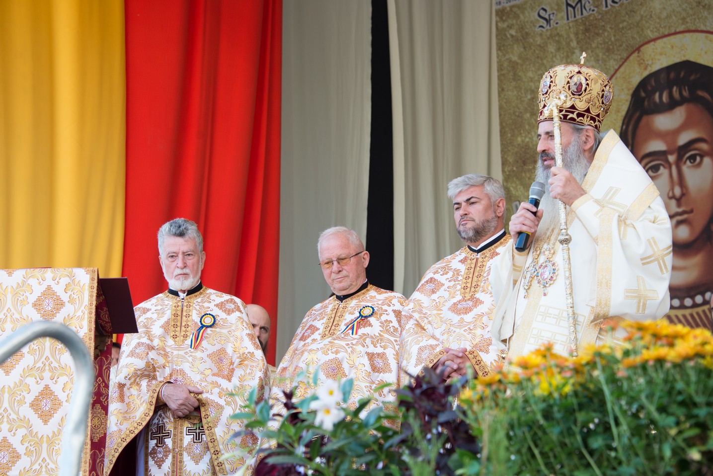 Sărbătoare istorică în Campusul universitar Tudor Vladimirescu: Biserica „Sfântul Mucenic Iulian din Tars” a fost sfințită