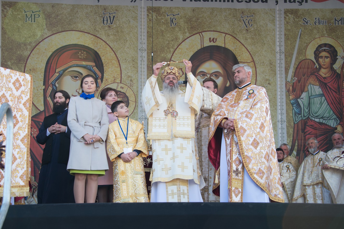 Sărbătoare istorică în Campusul universitar Tudor Vladimirescu: Biserica „Sfântul Mucenic Iulian din Tars” a fost sfințită