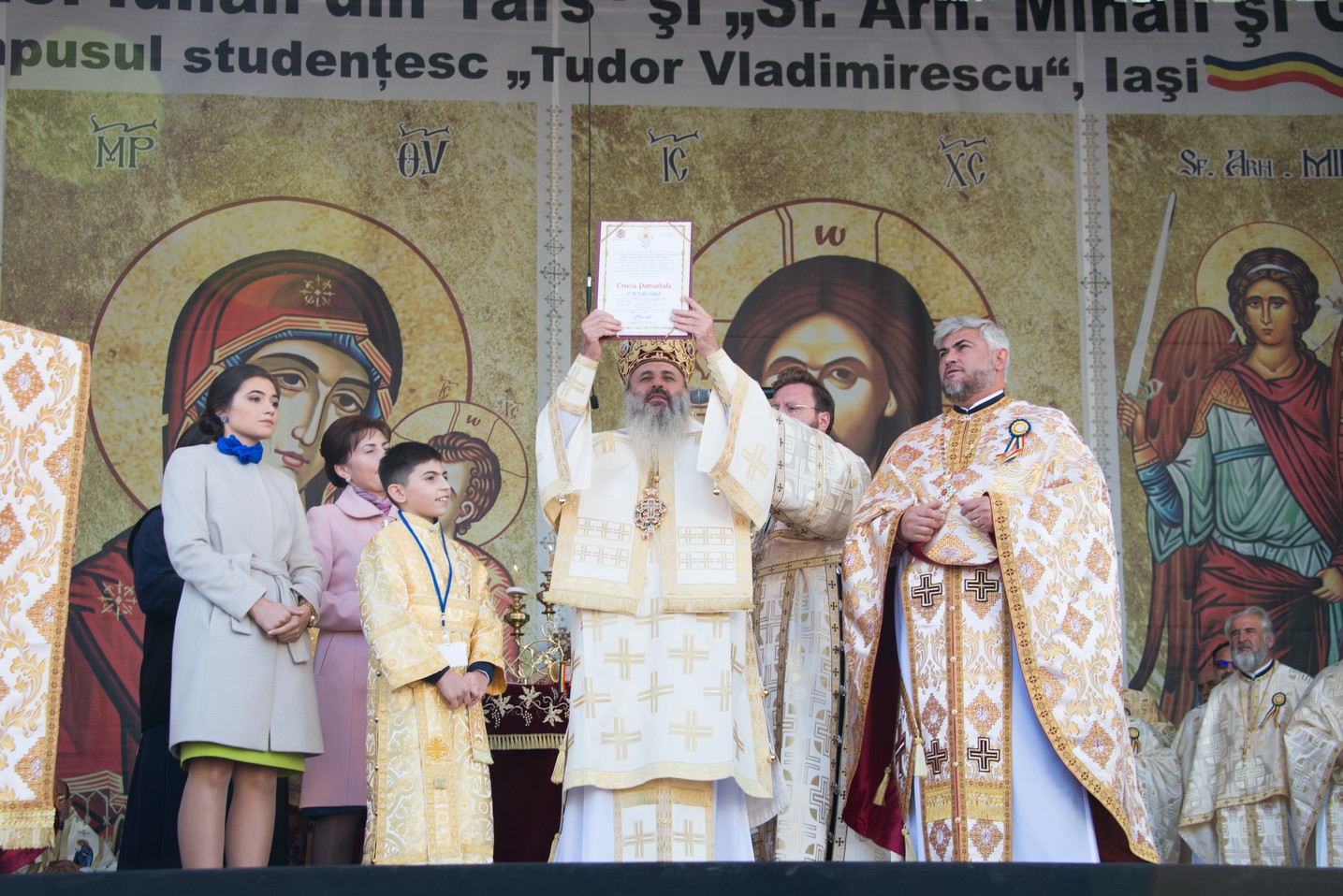 Sărbătoare istorică în Campusul universitar Tudor Vladimirescu: Biserica „Sfântul Mucenic Iulian din Tars” a fost sfințită
