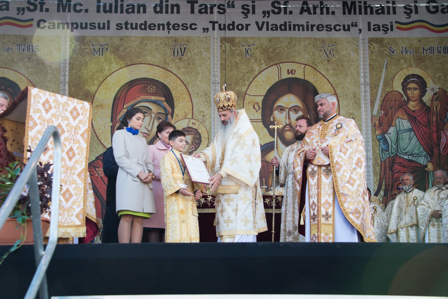 Sărbătoare istorică în Campusul universitar Tudor Vladimirescu: Biserica „Sfântul Mucenic Iulian din Tars” a fost sfințită