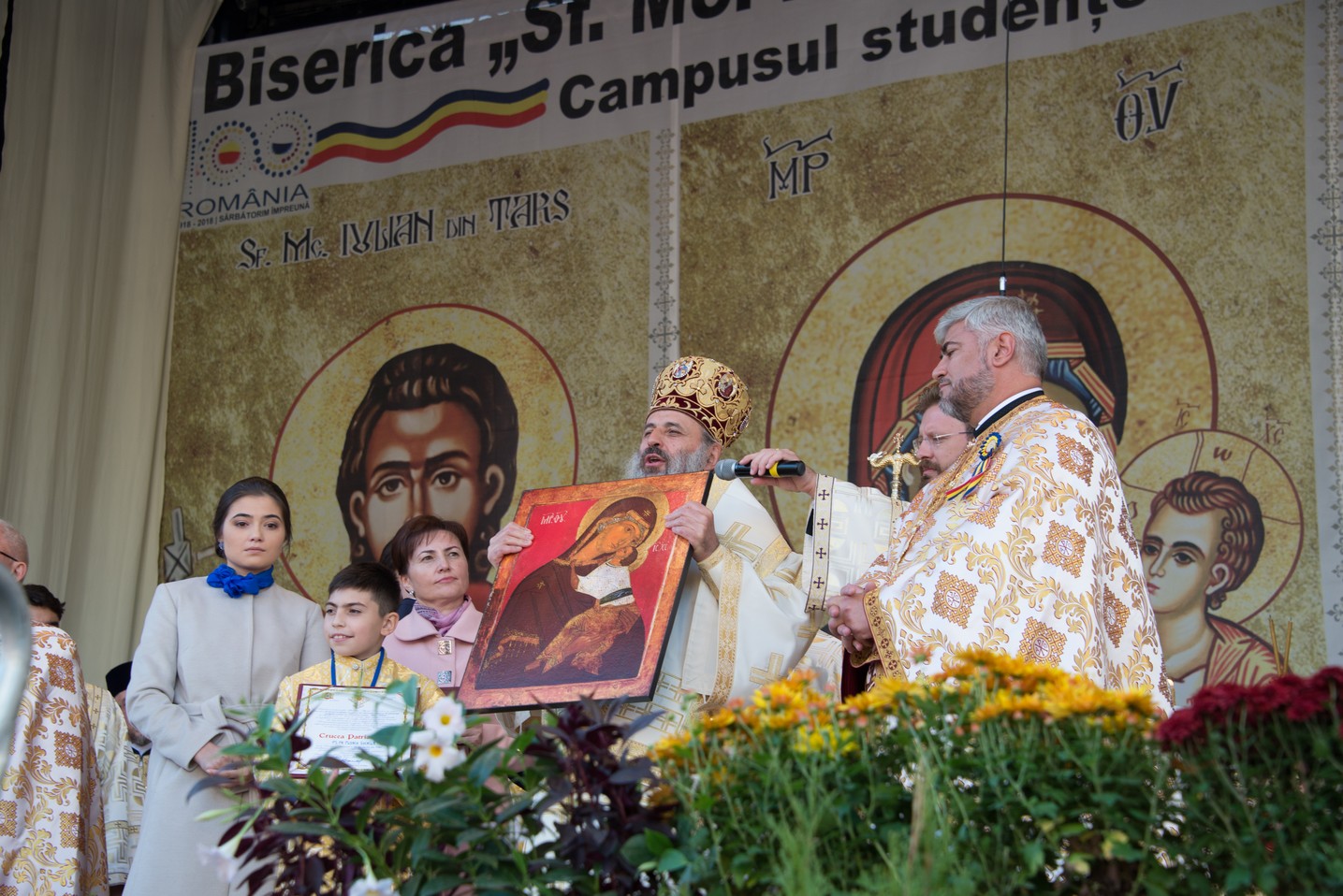 Sărbătoare istorică în Campusul universitar Tudor Vladimirescu: Biserica „Sfântul Mucenic Iulian din Tars” a fost sfințită