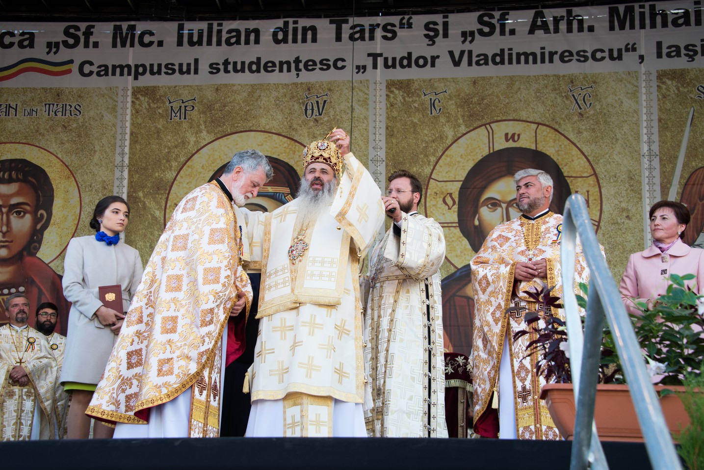 Sărbătoare istorică în Campusul universitar Tudor Vladimirescu: Biserica „Sfântul Mucenic Iulian din Tars” a fost sfințită