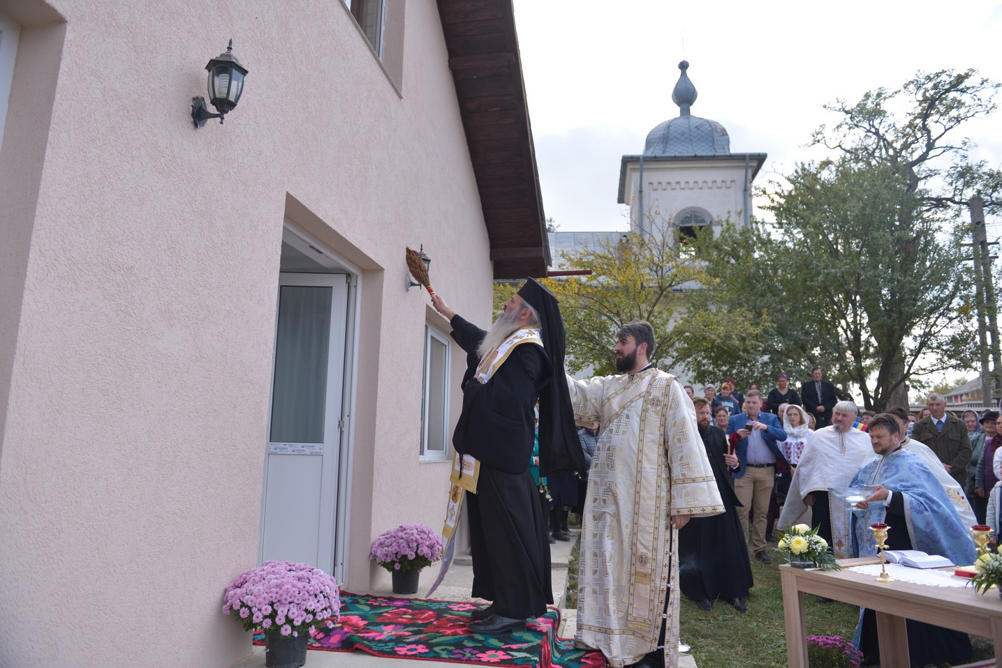 Sfințire de casă parohială în Parohia „Sfinții Mucenici Adrian și Natalia” - Mănăstireni Sfințire de casă parohială în Parohia „Sfinții Mucenici Adrian și Natalia” - Mănăstireni