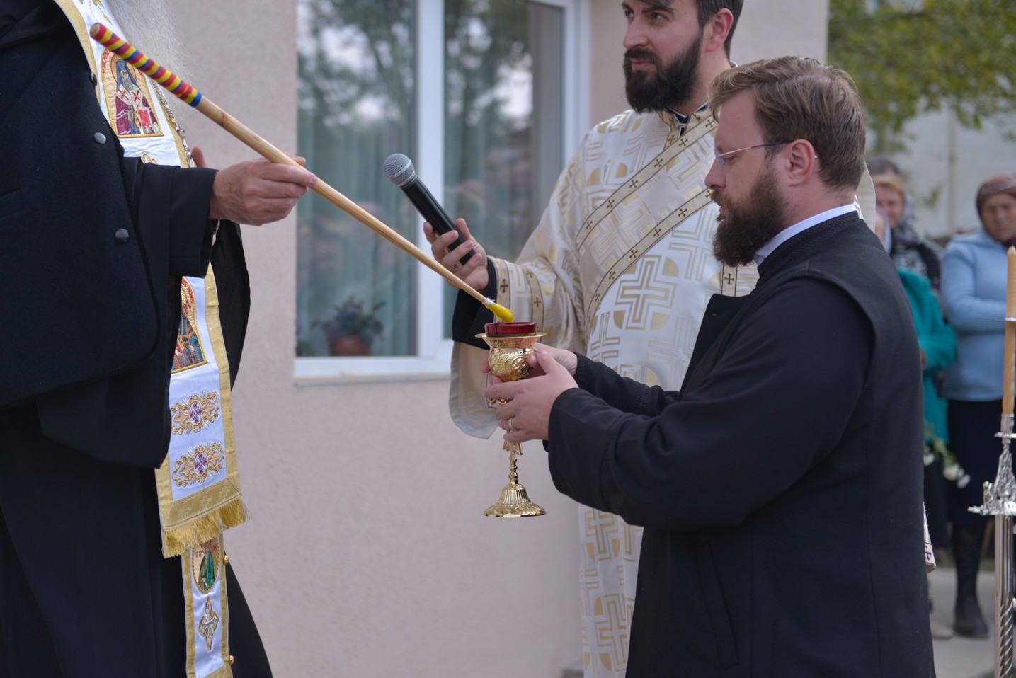 Sfințire de casă parohială în Parohia „Sfinții Mucenici Adrian și Natalia” - Mănăstireni Sfințire de casă parohială în Parohia „Sfinții Mucenici Adrian și Natalia” - Mănăstireni