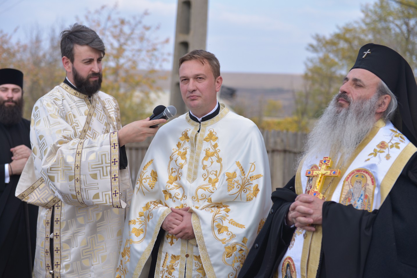 Sfințire de casă parohială în Parohia „Sfinții Mucenici Adrian și Natalia” - Mănăstireni Sfințire de casă parohială în Parohia „Sfinții Mucenici Adrian și Natalia” - Mănăstireni