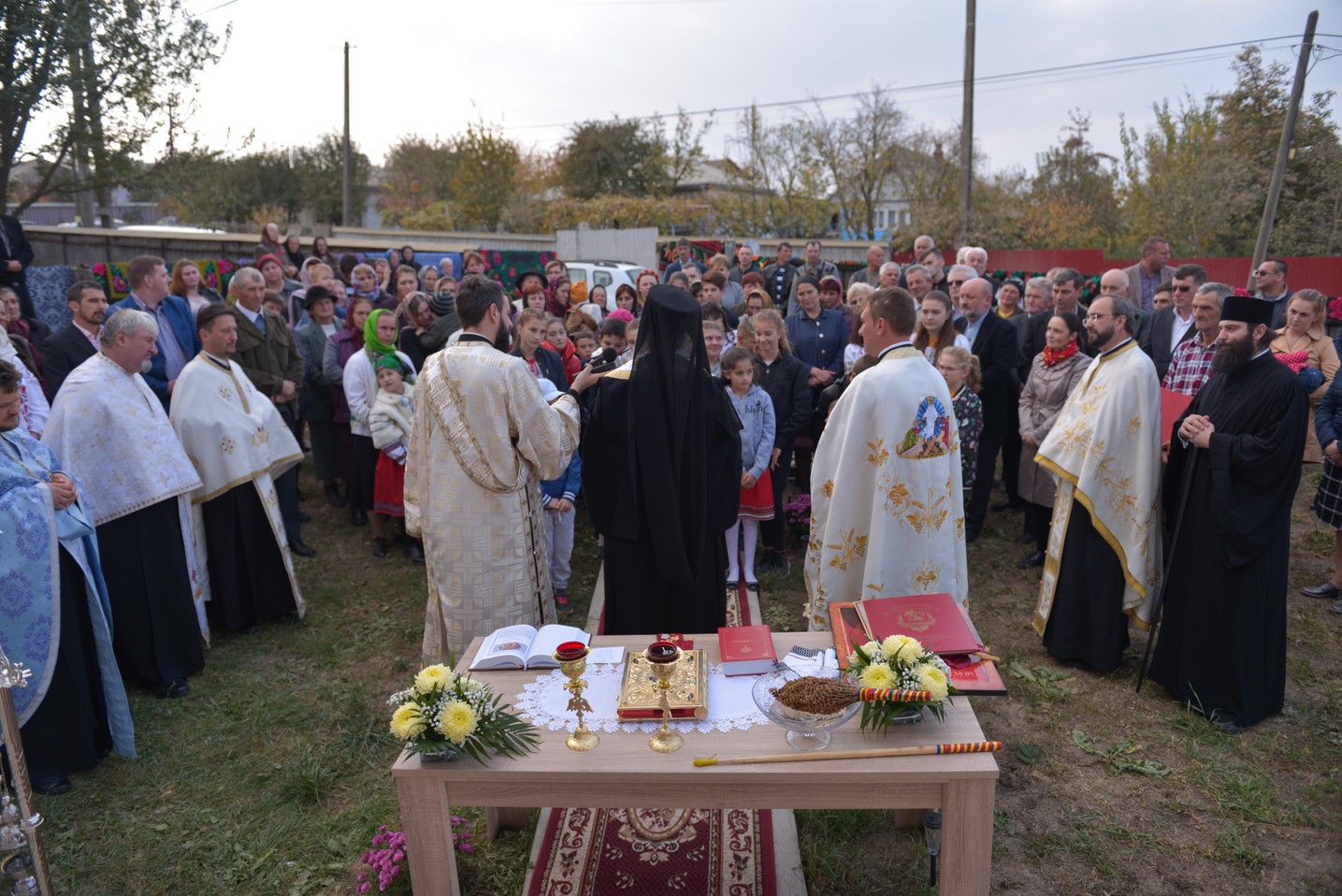 Sfințire de casă parohială în Parohia „Sfinții Mucenici Adrian și Natalia” - Mănăstireni Sfințire de casă parohială în Parohia „Sfinții Mucenici Adrian și Natalia” - Mănăstireni