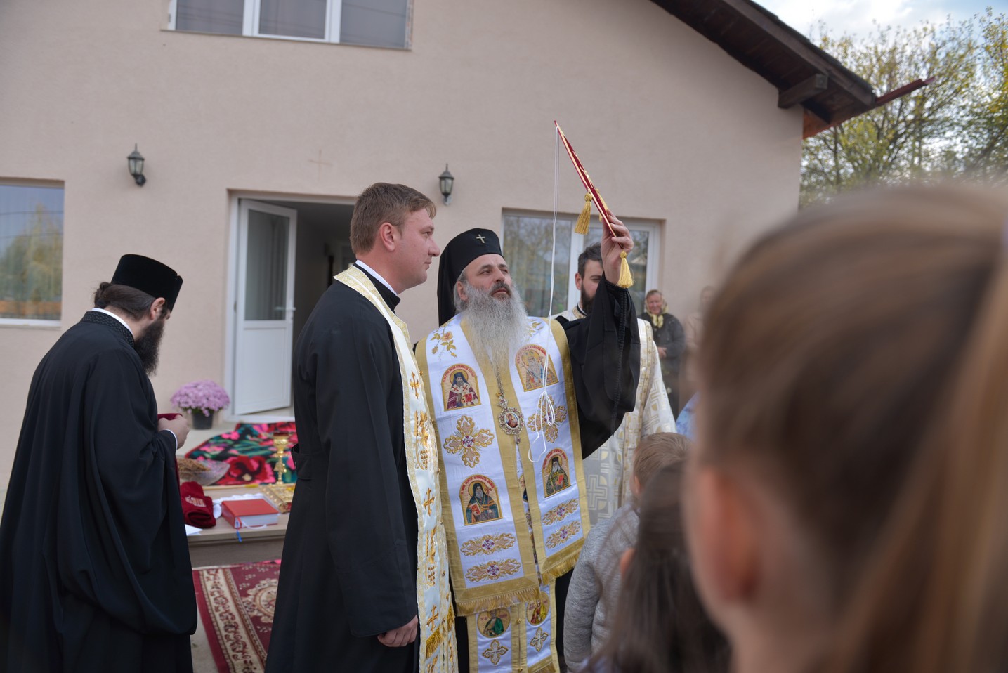 Sfințire de casă parohială în Parohia „Sfinții Mucenici Adrian și Natalia” - Mănăstireni Sfințire de casă parohială în Parohia „Sfinții Mucenici Adrian și Natalia” - Mănăstireni