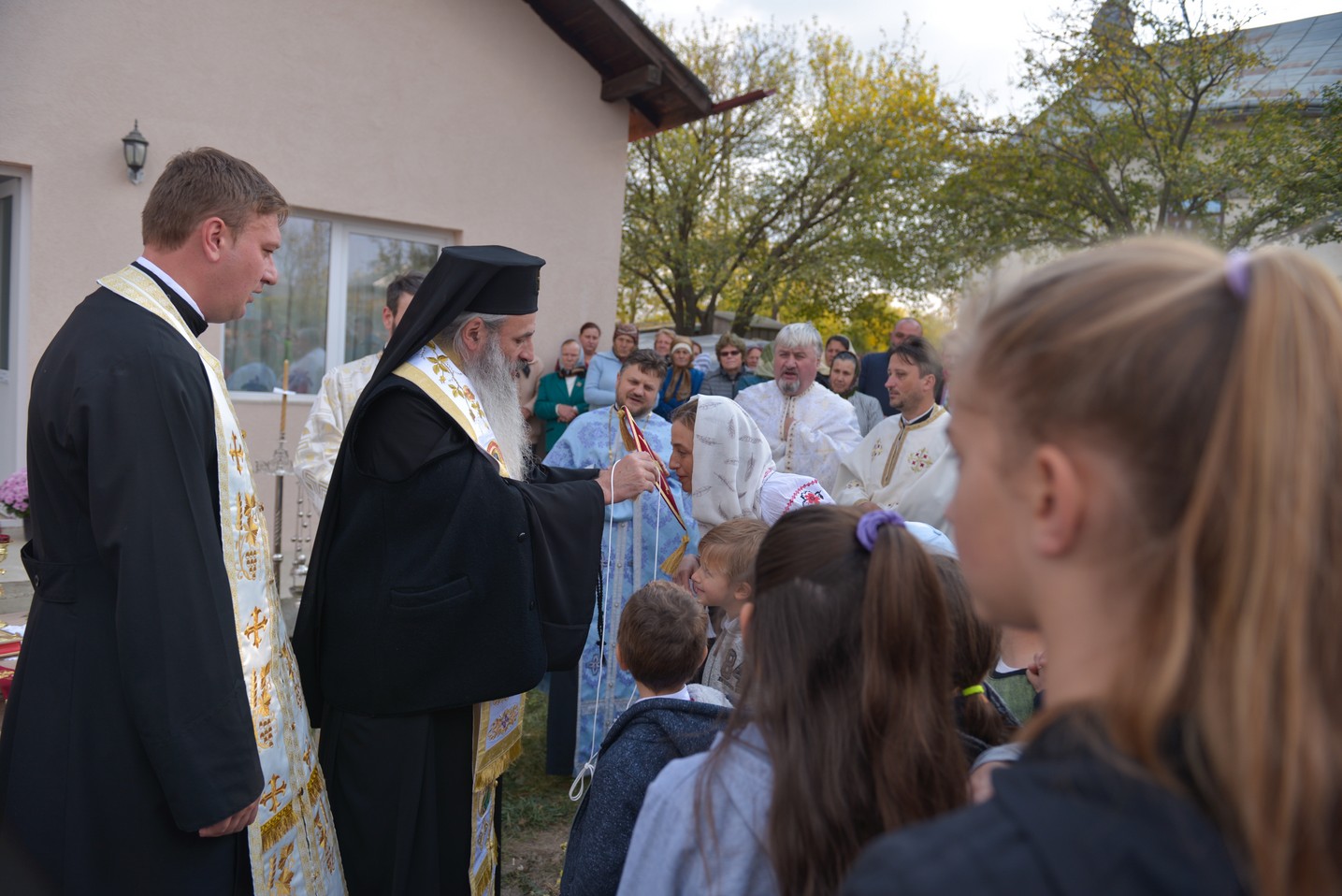 Sfințire de casă parohială în Parohia „Sfinții Mucenici Adrian și Natalia” - Mănăstireni Sfințire de casă parohială în Parohia „Sfinții Mucenici Adrian și Natalia” - Mănăstireni
