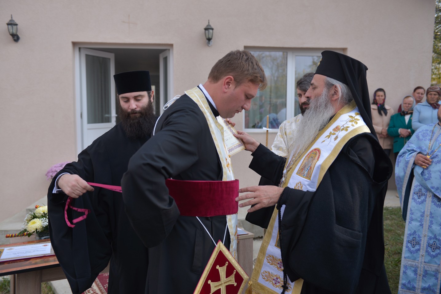 Sfințire de casă parohială în Parohia „Sfinții Mucenici Adrian și Natalia” - Mănăstireni Sfințire de casă parohială în Parohia „Sfinții Mucenici Adrian și Natalia” - Mănăstireni