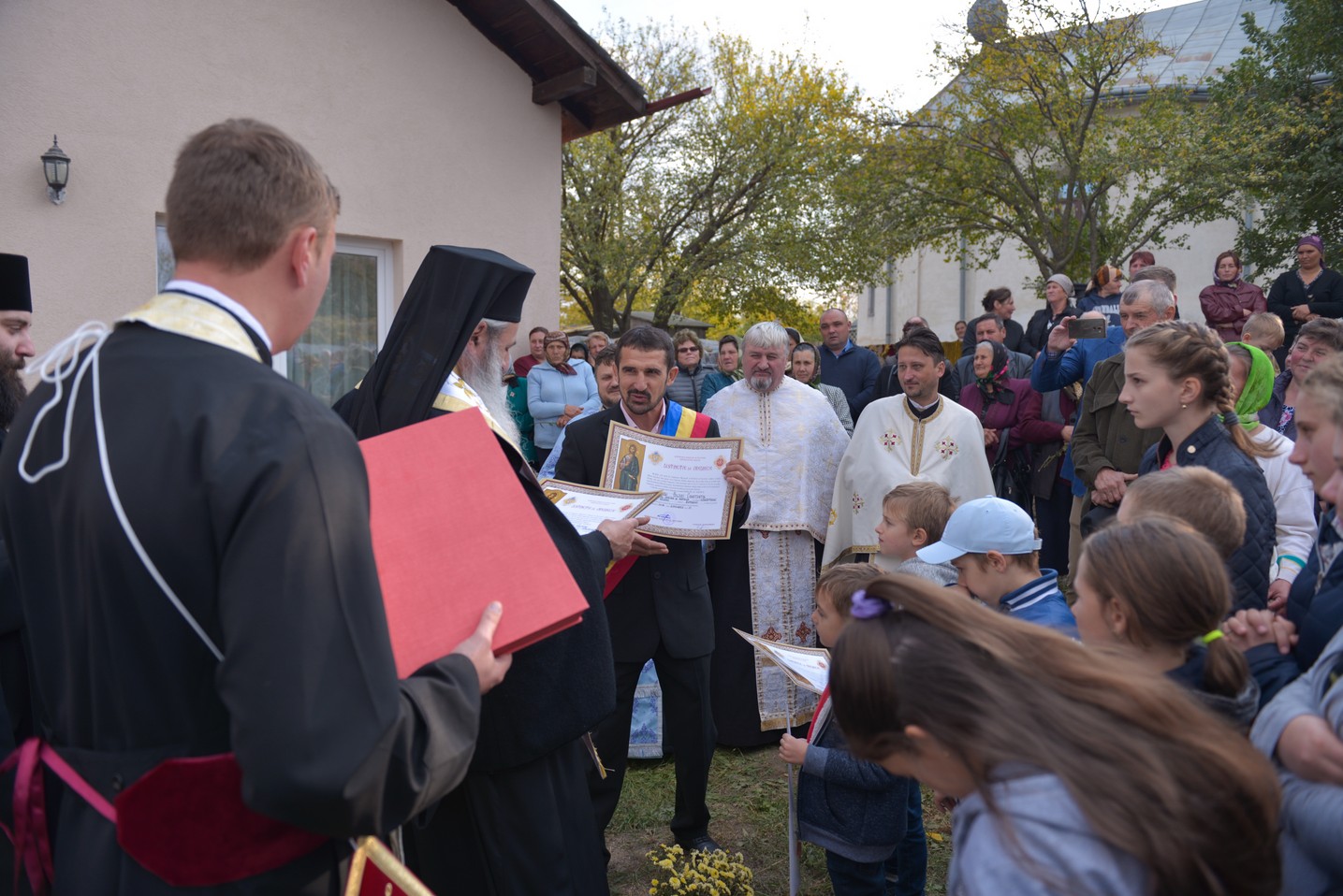 Sfințire de casă parohială în Parohia „Sfinții Mucenici Adrian și Natalia” - Mănăstireni Sfințire de casă parohială în Parohia „Sfinții Mucenici Adrian și Natalia” - Mănăstireni