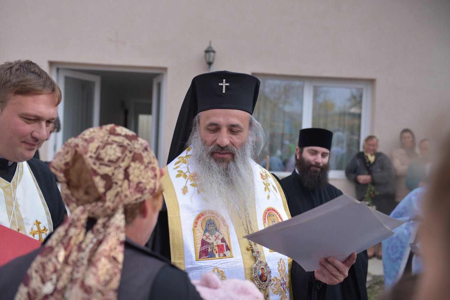 Sfințire de casă parohială în Parohia „Sfinții Mucenici Adrian și Natalia” - Mănăstireni Sfințire de casă parohială în Parohia „Sfinții Mucenici Adrian și Natalia” - Mănăstireni