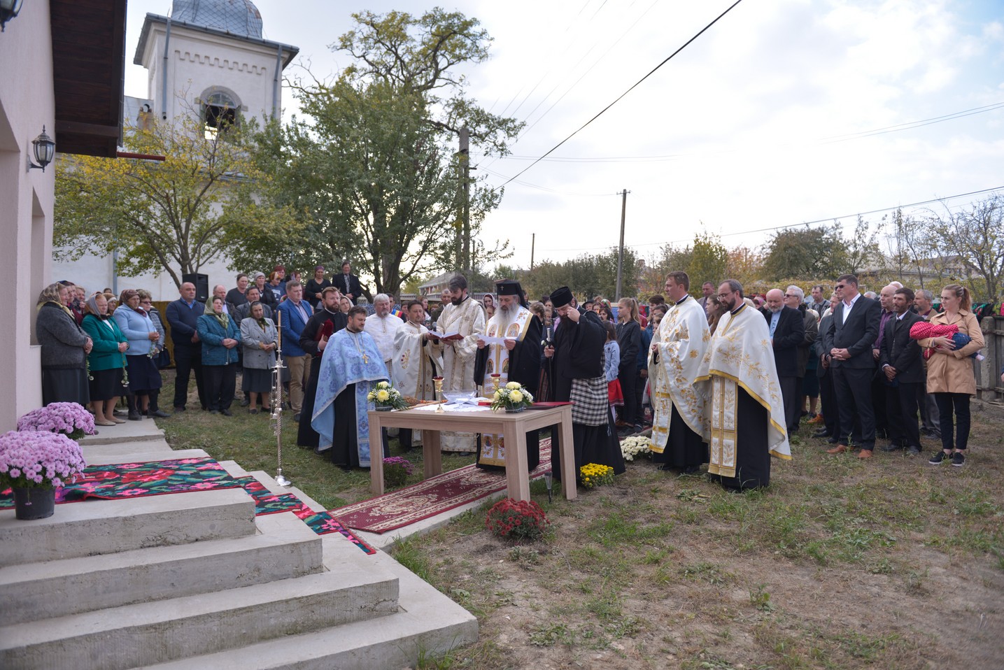 Sfințire de casă parohială în Parohia „Sfinții Mucenici Adrian și Natalia” - Mănăstireni Sfințire de casă parohială în Parohia „Sfinții Mucenici Adrian și Natalia” - Mănăstireni