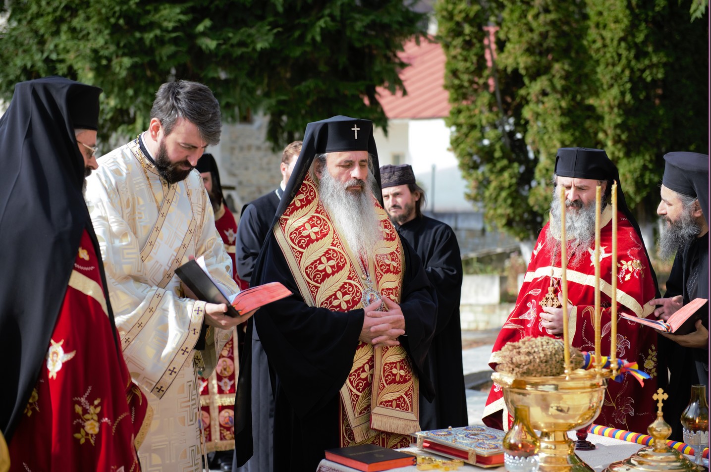 Foto: Alex Atudori Hram la Mănăstirea Pângărați: „Să viețuim în această lume cât mai aproape de rădăcina Evangheliei și de tinda Bisericii”