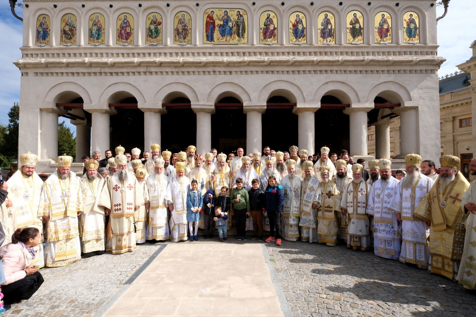 Mai mulți ierarhi s-au rugat împreună cu Patriarhul României la 11 ani de la întronizarea sa
