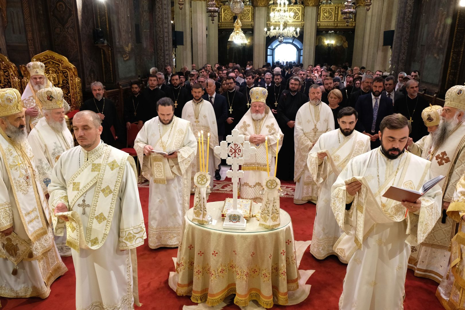 Mai mulți ierarhi s-au rugat împreună cu Patriarhul României la 11 ani de la întronizarea sa