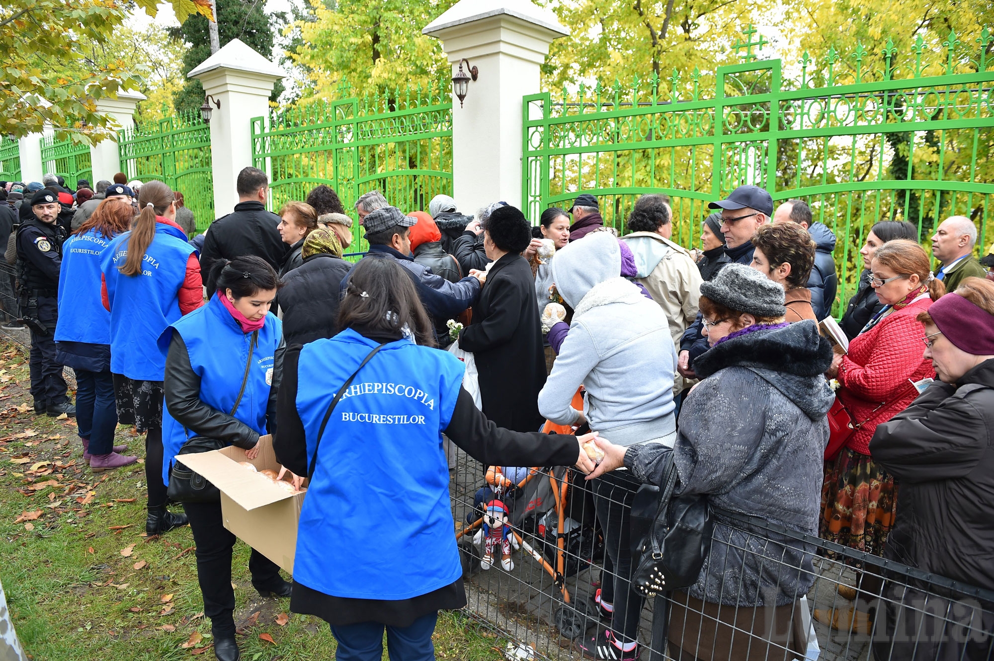 Hrană și ceai cald pentru pelerini, de hramul Catedralei Patriarhale