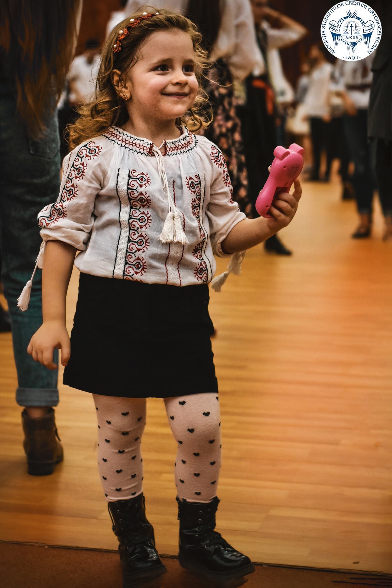 Bucurie în port popular la Centrul de evenimente AGORA din Iaşi: Tinerii ieşeni la o seară românească