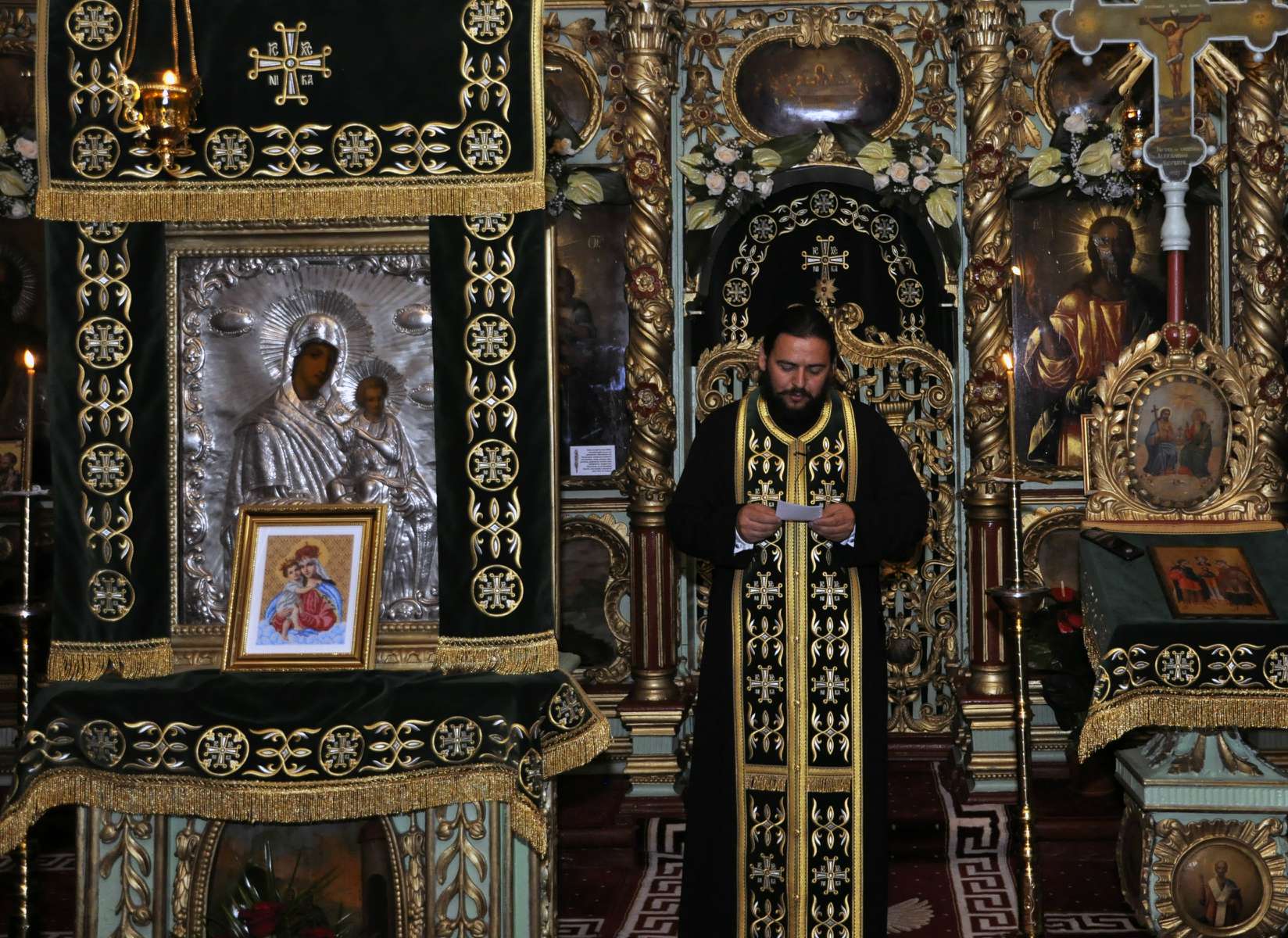 Sfinţii Arhangheli Mihail, Gavriil şi Rafail cinstiţi, în duh de rugăciune, la Biserica „Sfinţii Voievozi” - Roşca Sfinţii Arhangheli Mihail, Gavriil şi Rafail cinstiţi, în duh de rugăciune, la Biserica „Sfinţii Voievozi” - Roşca