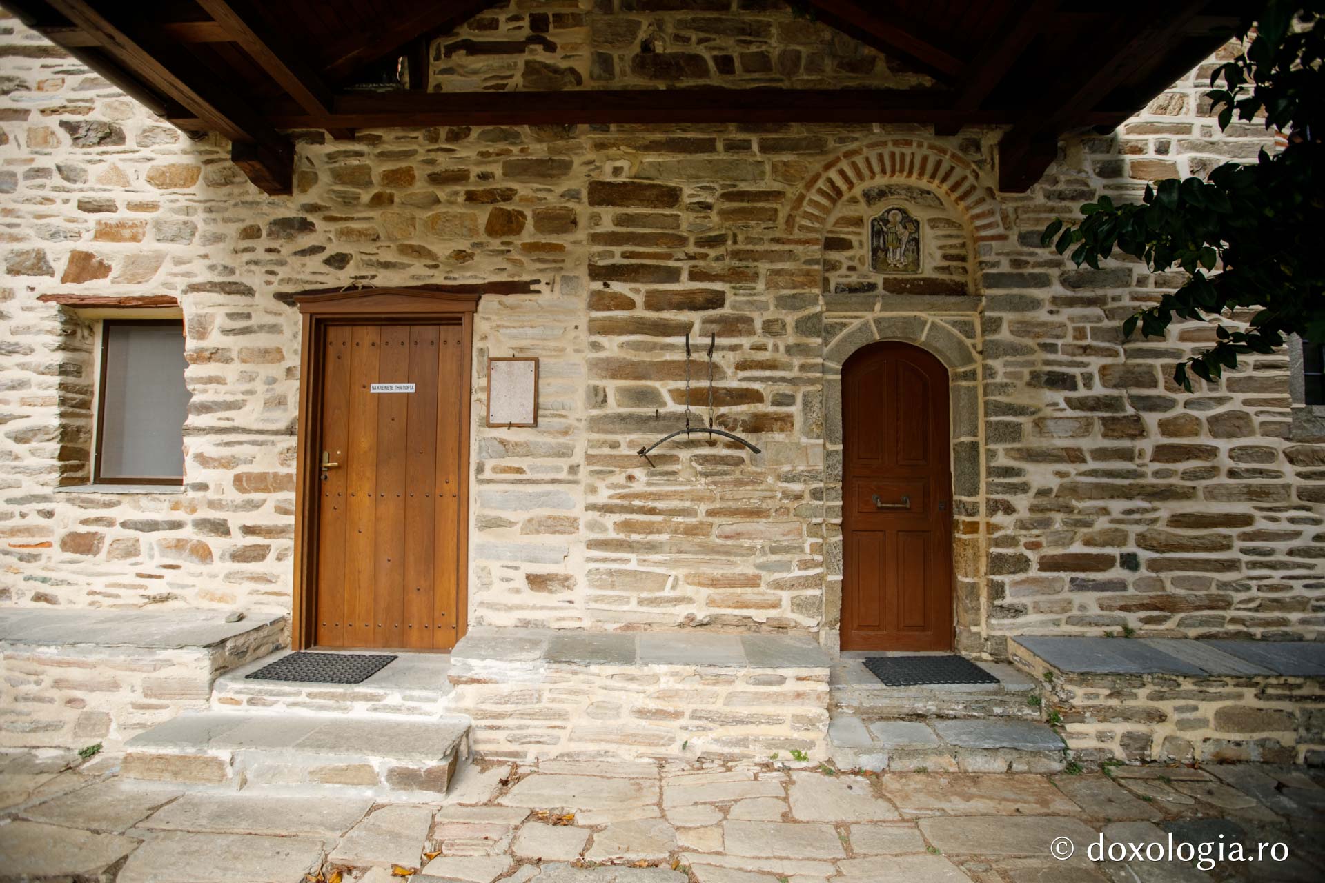 Schitul „Sfântul Pantelimon”  – Athos / Foto: Pr. Silviu Cluci Schitul „Sfântul Pantelimon”  – Athos
