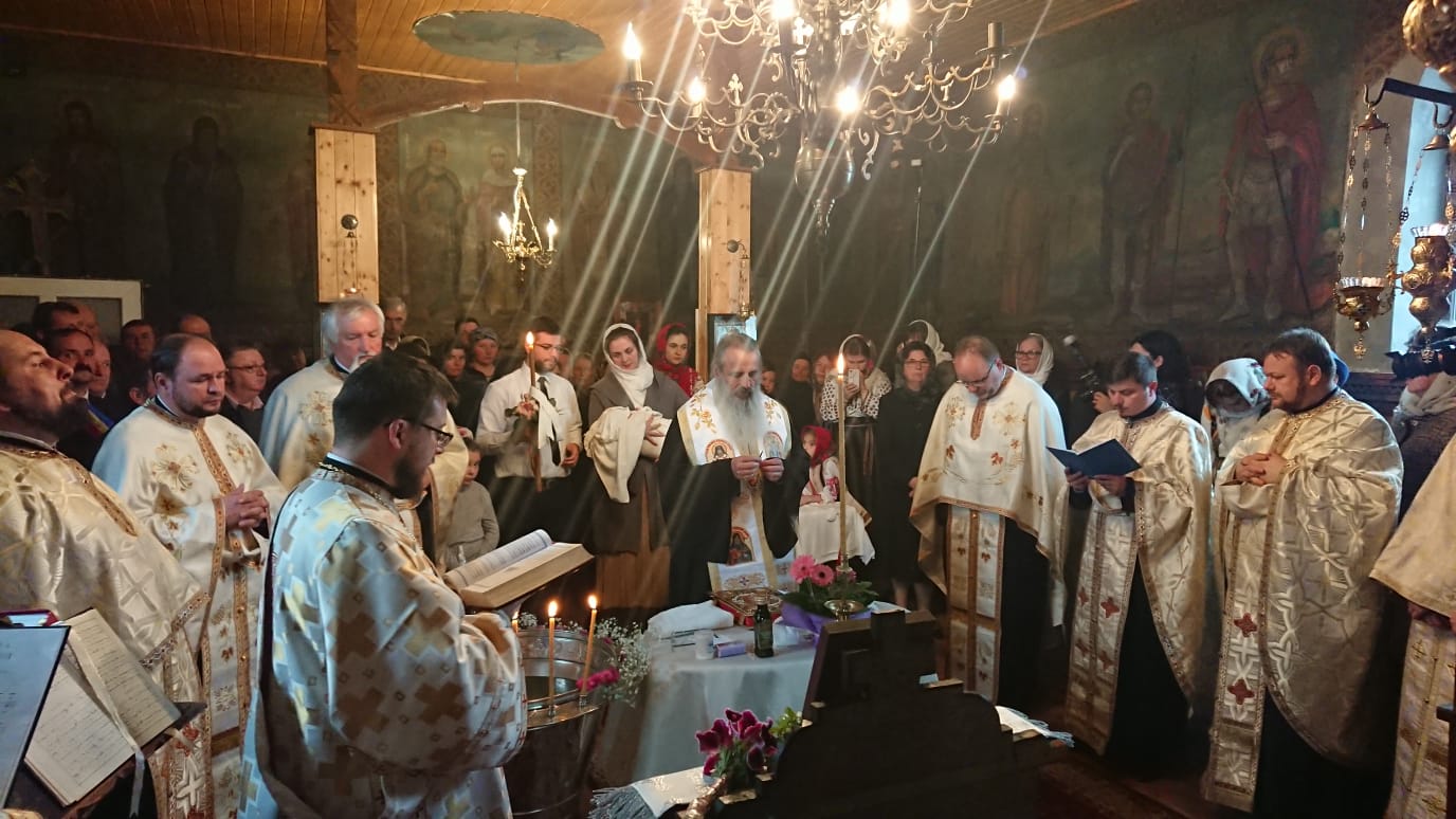 IPS Mitropolit Teofan a oficiat Taina Botezului pentru prunca Maria Balmuș IPS Mitropolit Teofan a oficiat Taina Botezului pentru prunca Maria Balmuș