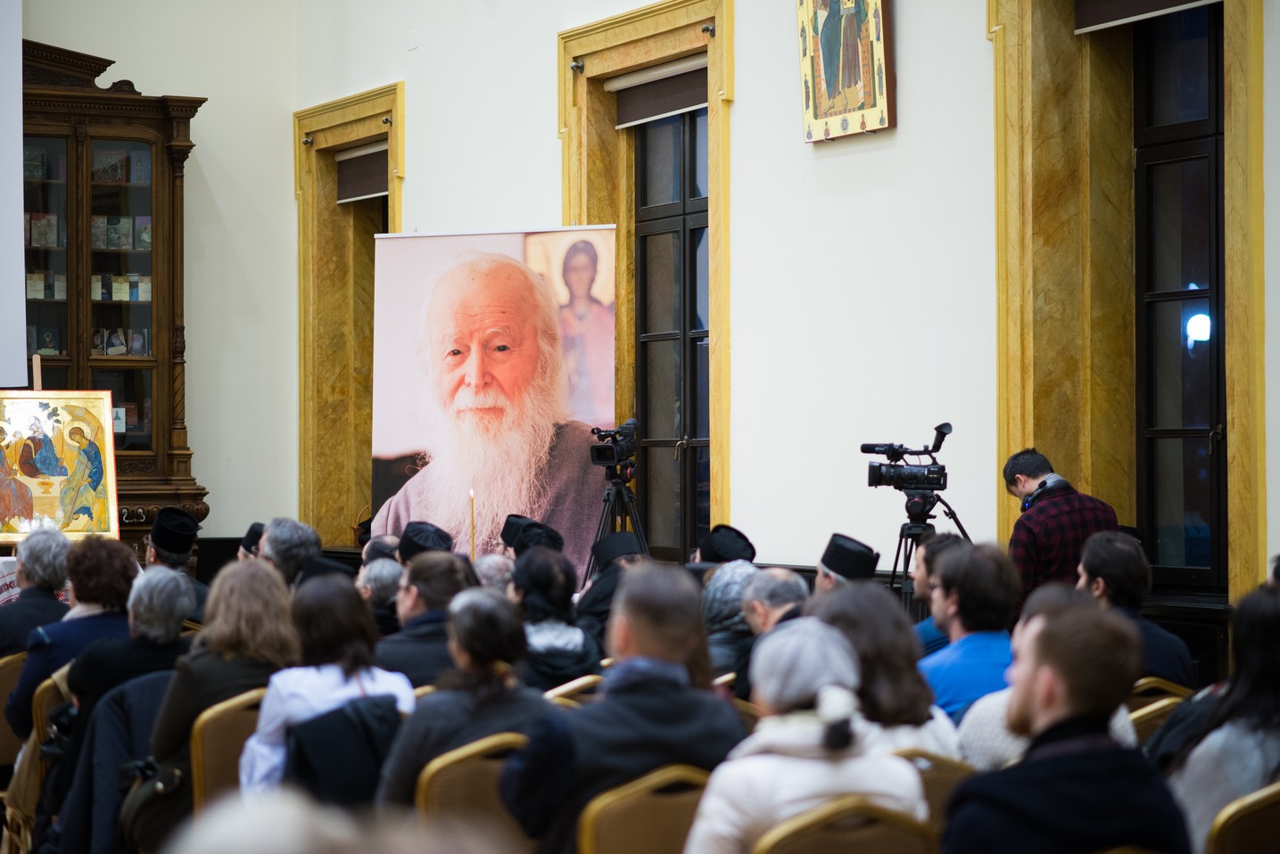 A debutat Colocviul internaţional „Întâlnirea cu Duhovnicul - Părintele Sofian Boghiu” A debutat Colocviul internaţional „Întâlnirea cu Duhovnicul - Părintele Sofian Boghiu”