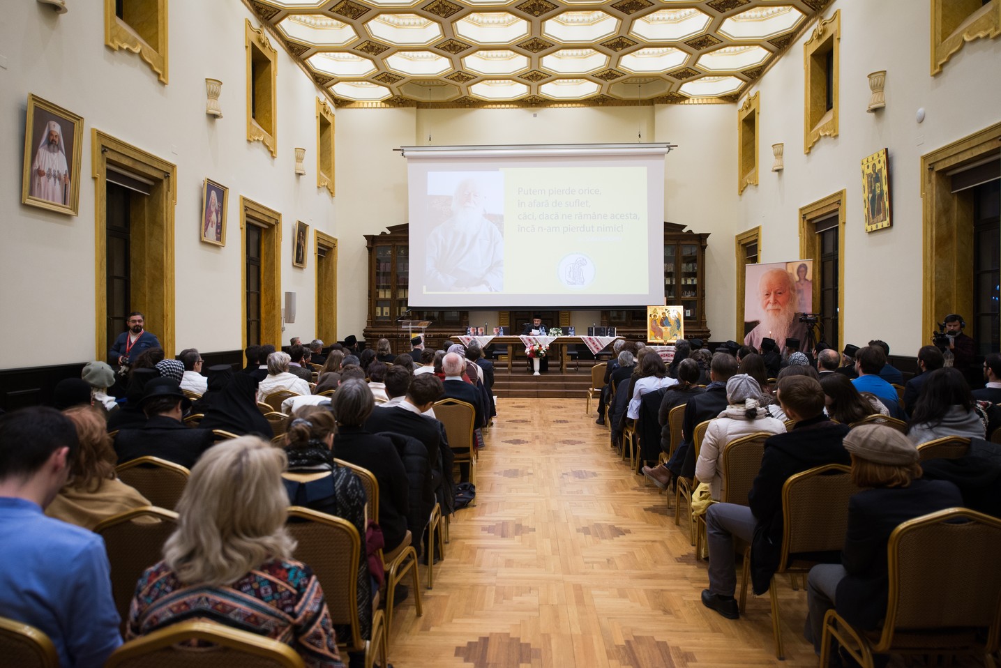 A debutat Colocviul internaţional „Întâlnirea cu Duhovnicul - Părintele Sofian Boghiu” A debutat Colocviul internaţional „Întâlnirea cu Duhovnicul - Părintele Sofian Boghiu”