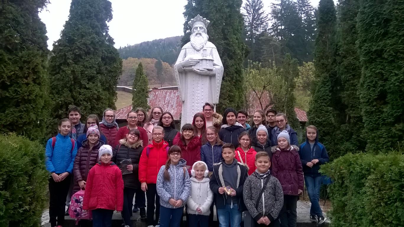 Elevi băcăuani, într-un pelerinaj în zona Neamţului