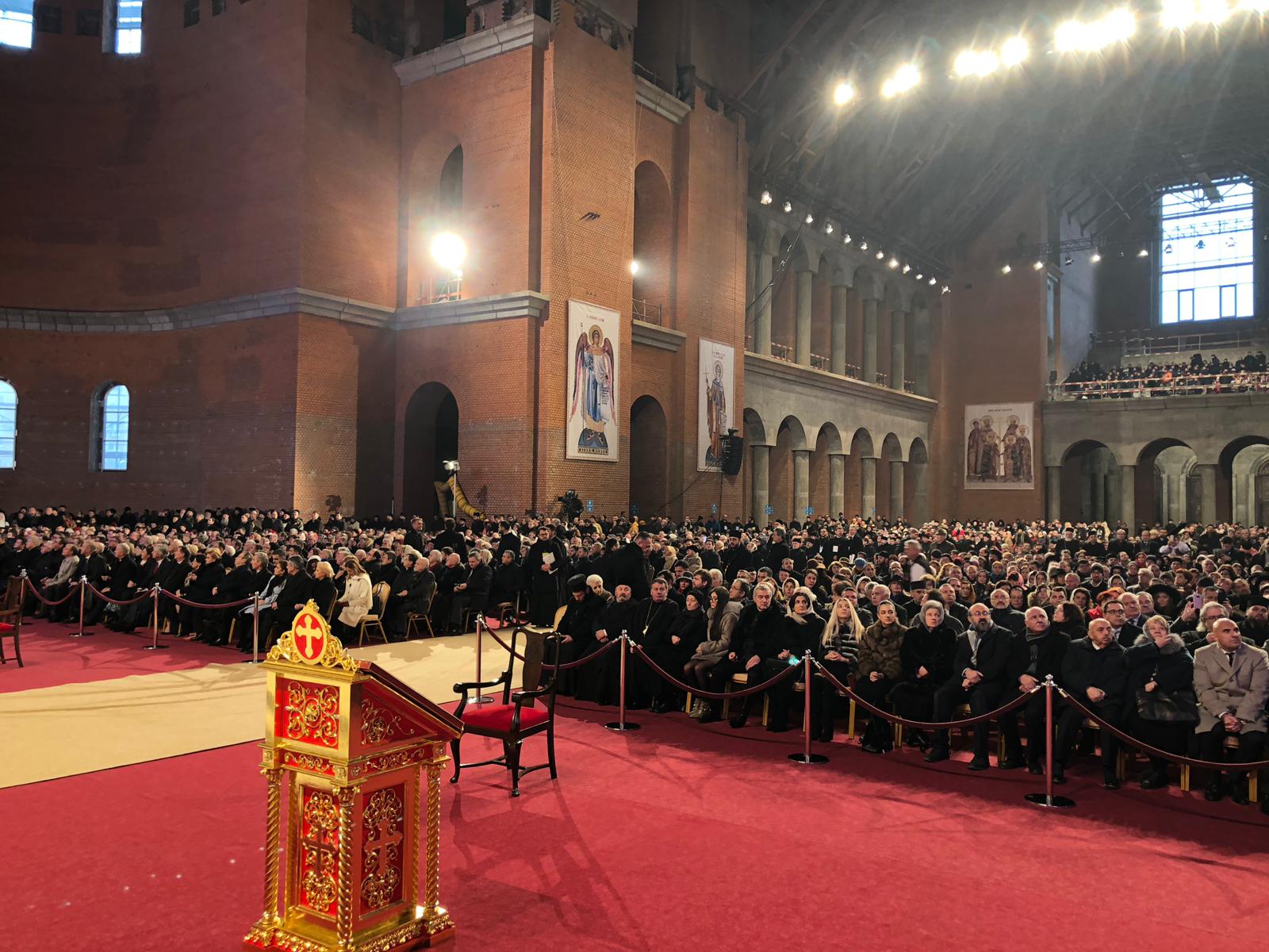 Eveniment istoric: Patriarhul Ecumenic şi Patriarhul României au sfinţit Catedrala Mântuirii Neamului
